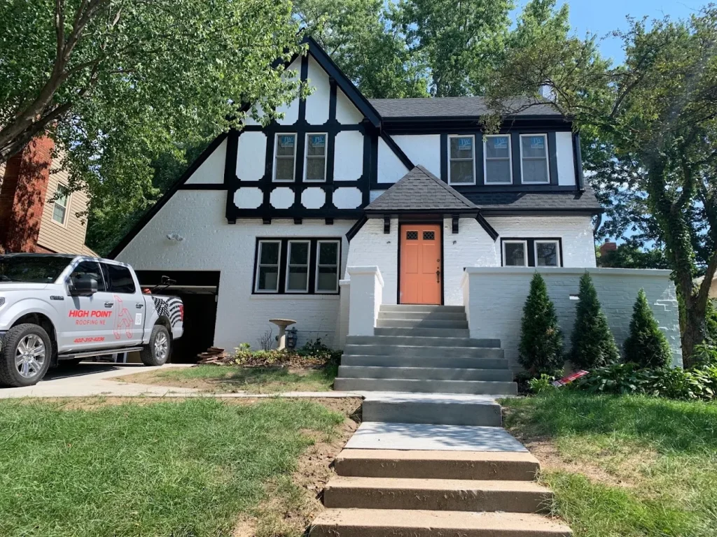 How Long Does a Roof Last in Des Moines IA?